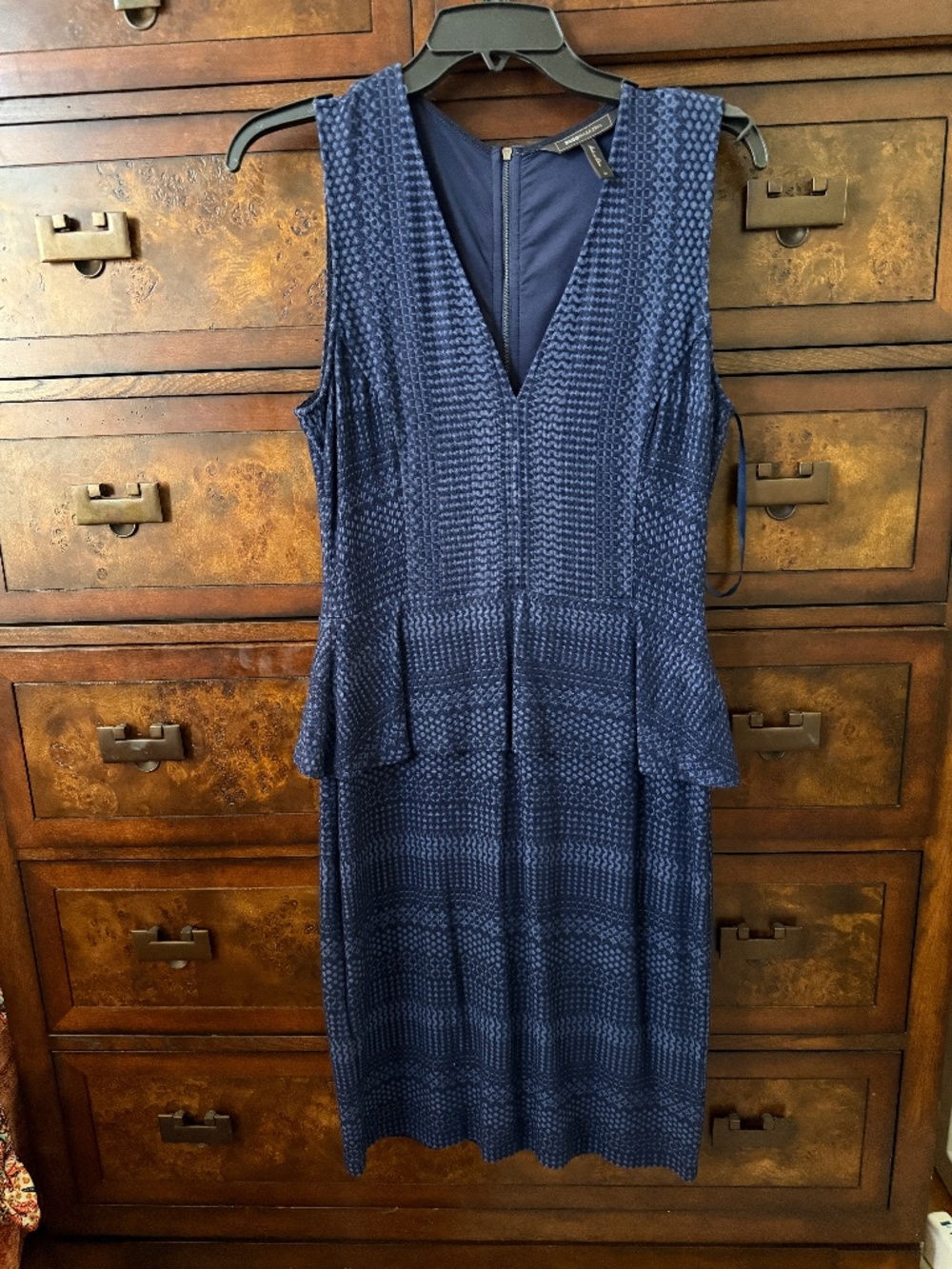 BCBGMaxazria V-neck sleeveless dress- M